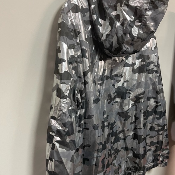 BNWT Michael Kors Mens Wind breaker/Rain HoodieSM,XL,XXL - Picture 5 of 15